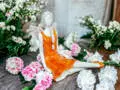 Aniołek Matilda  - pomarańcz jasny -  15 cm figurka dekoracyjna gipsowa