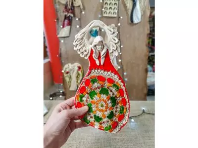 Anioł Obfitości - czerwony zielony -  31 x 16 cm figurka dekoracyjna gipsowa