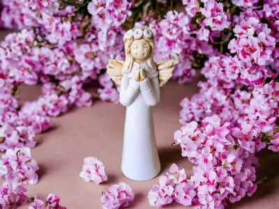 Aniołek Eva - biała -  15 cm figurka dekoracyjna gipsowa
