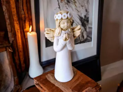 Aniołek Eva - biała -  15 cm figurka dekoracyjna gipsowa