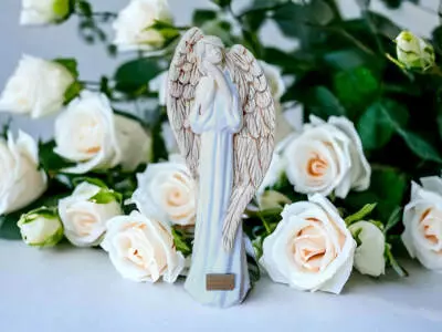 Anioł Gabriel - biały -  40 x 18 cm figurka dekoracyjna gipsowa