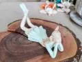 Aniołek Dixie - seledynowy -  15 cm figurka dekoracyjna gipsowa