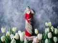 Anioł Charlotte Art - czerwony -  32 x 15 cm figurka dekoracyjna gipsowa