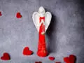 Anioł z Sercem - czerwony -  35 x 15 cm figurka dekoracyjna gipsowa