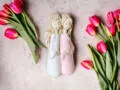 Anioł Apple & Ella - różowy -  18 x 10 cm figurka dekoracyjna gipsowa