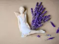 Aniołek Matilda - biała -  15 cm figurka dekoracyjna gipsowa