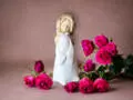 Anioł Maryann - biały -  figurka dekoracyjna gipsowa 15 x 7.5 cm