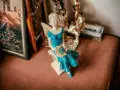 Anioł Pauline - turkus -  20 x 9 cm figurka dekoracyjna gipsowa