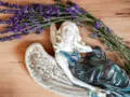 Anioł od Św. Rity - turkus szary -  47 x 25 cm figurka dekoracyjna gipsowa