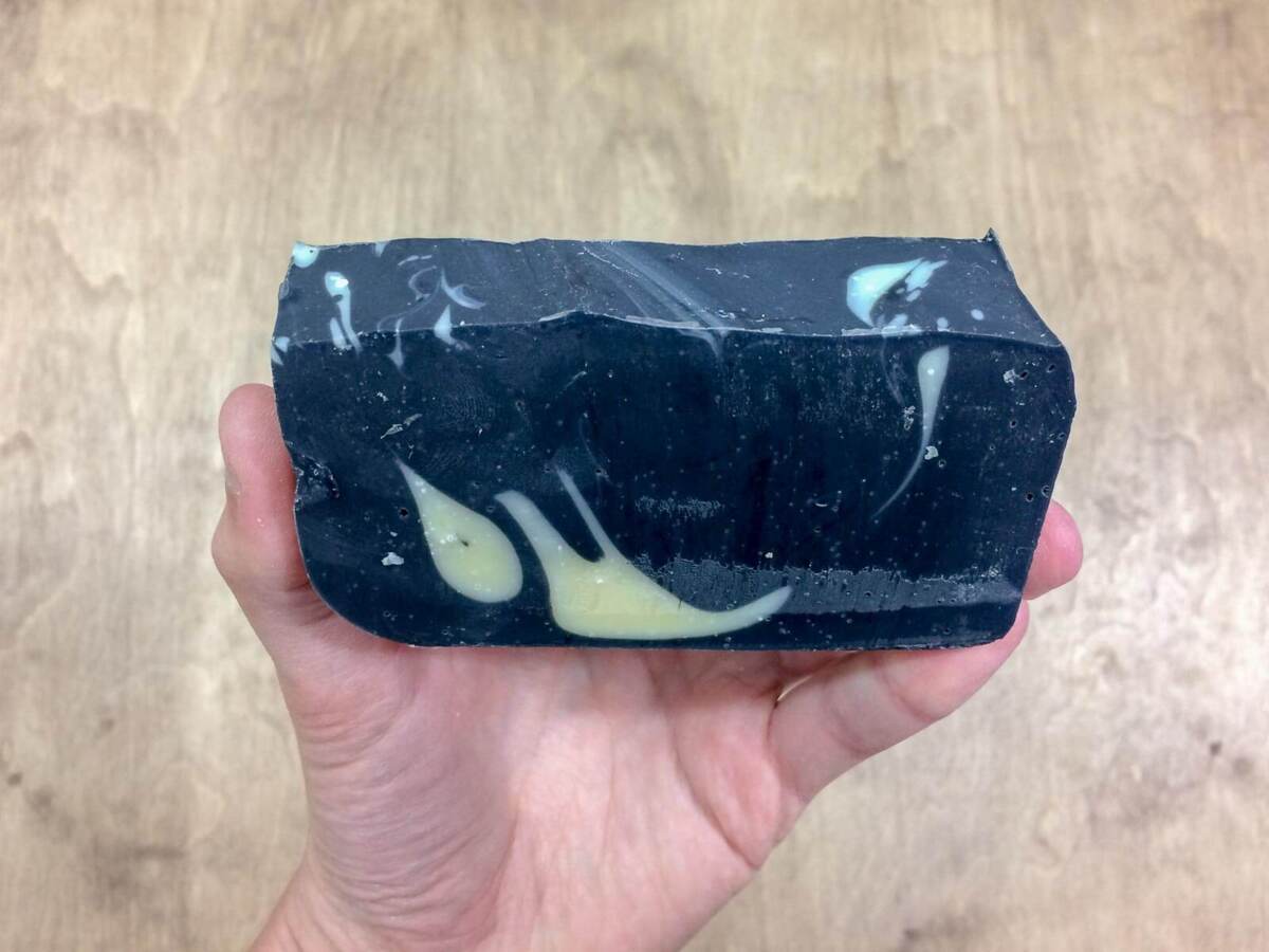 Mydło z węglem aktywnym - 120 g 10 x 5.5 x 2.5 cm ręcznie robione