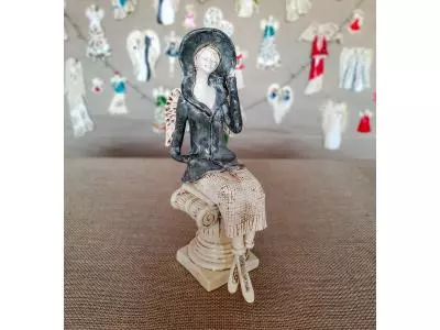 Aniołek Megan - szary -  20 x 9 cm figurka dekoracyjna gipsowa
