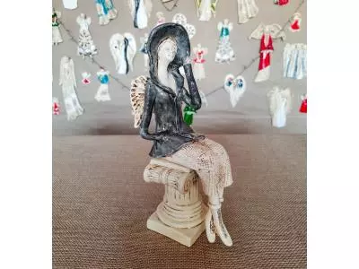 Aniołek Megan - szary -  20 x 9 cm figurka dekoracyjna gipsowa
