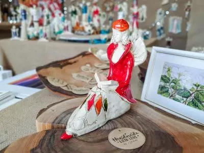 Aniołek Loretta - czerwony -  15 cm figurka dekoracyjna gipsowa