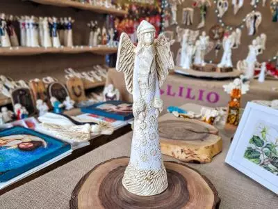 Anioł Abdiel - biały -  35 x 15 cm figurka dekoracyjna gipsowa
