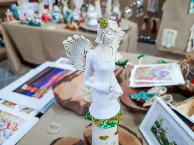 Anioł Mia - biały -  40 x 16 cm figurka dekoracyjna gipsowa