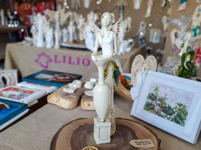 Anioł Suri - biały -  32 x 15 cm figurka dekoracyjna gipsowa