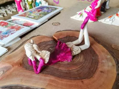 Aniołek Dixie - fiolet -  15 cm figurka dekoracyjna gipsowa