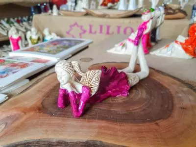 Aniołek Dixie - fiolet -  15 cm figurka dekoracyjna gipsowa