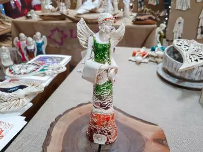 Anioł Frances - zielony -  30 x 14 cm figurka dekoracyjna gipsowa