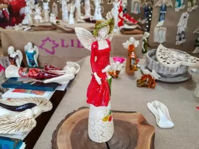Anioł Olivia - czerwony -  32 x 15 cm figurka dekoracyjna gipsowa