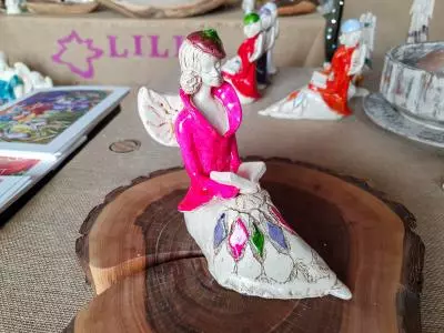 Aniołek Loretta - różowy -  15 cm figurka dekoracyjna gipsowa
