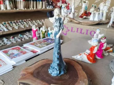 Anioł Margaret - jasny granat -  32 cm figurka dekoracyjna gipsowa
