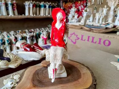 Aniołek Megan - czerwony -  20 x 9 cm figurka dekoracyjna gipsowa