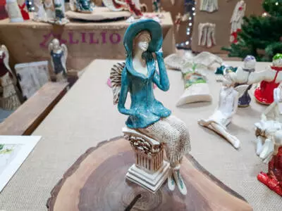 Aniołek Megan - turkus -  20 x 9 cm figurka dekoracyjna gipsowa