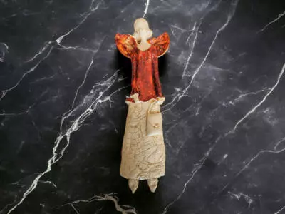Anioł Christy - brąz -  30 x 14 cm figurka dekoracyjna gipsowa