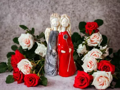 Anioły Apple & Ella - czerwony szary -  18 x 10 cm figurka dekoracyjna gipsowa