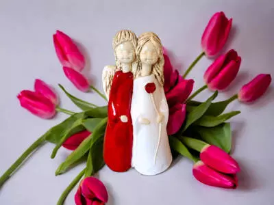 Anioły Apple & Ella Art 8 - biały czerwony -  18 x 10 cm figurka dekoracyjna gipsowa