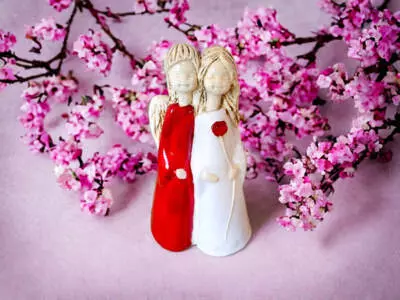Anioły Apple & Ella Art 8 - biały czerwony -  18 x 10 cm figurka dekoracyjna gipsowa