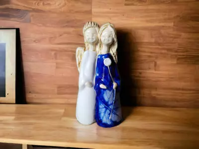 Anioły Apple & Ella - biały granat -  18 x 10 cm figurka dekoracyjna gipsowa