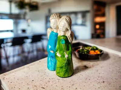 Anioł Apple & Ella - turkus zielony -  18 x 10 cm figurka dekoracyjna gipsowa