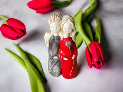 Anioły Apple & Ella - czerwony szary -  18 x 10 cm figurka dekoracyjna gipsowa