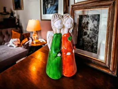 Anioły Apple & Ella - zielony pomarańcz -  18 x 10 cm figurka dekoracyjna gipsowa