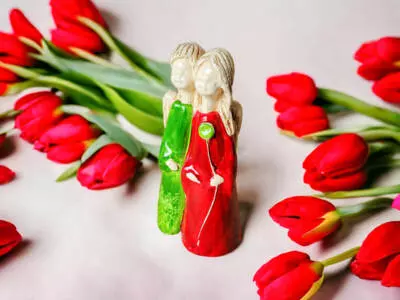 Anioły Apple & Ella - zielony czerwony -  18 x 10 cm figurka dekoracyjna gipsowa