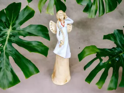 Anioł Arianna - biały -  35 x 15 cm figurka dekoracyjna gipsowa