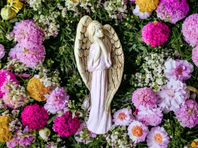 Anioł Gabriel - różowy -  40 x 18 cm figurka dekoracyjna gipsowa