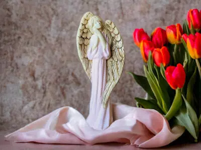 Anioł Gabriel - różowy -  40 x 18 cm figurka dekoracyjna gipsowa