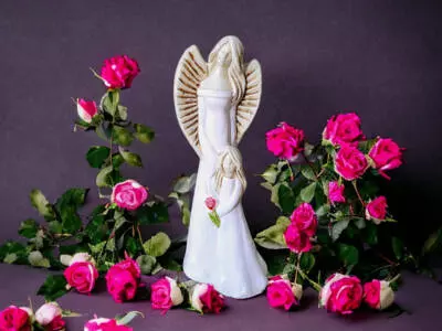 Anioł Hannah & Evelyn - różowy biały -  32 x 15 cm figurka dekoracyjna gipsowa