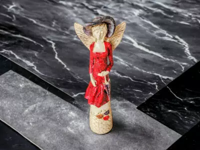 Anioł Olivia - burgund -  32 x 15 cm figurka dekoracyjna gipsowa