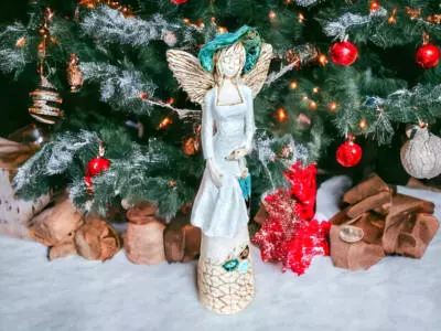 Anioł Olivia - biały -  32 x 15 cm figurka dekoracyjna gipsowa