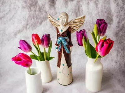 Anioł Lily - brąz -  35 x 15 cm figurka dekoracyjna gipsowa