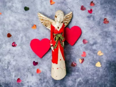 Anioł Lily - czerwony -  35 x 15 cm figurka dekoracyjna gipsowa