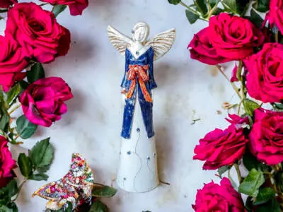 Anioł Lily - granat z brązem -  35 x 15 cm figurka dekoracyjna gipsowa