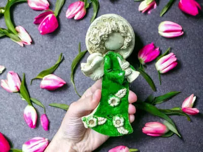 Liolinka z fletem  - zielony -  16 x 7 cm figurka dekoracyjna gipsowa