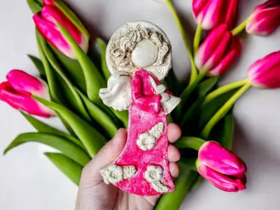 Liolinka z fletem - różowy -  16 x 7 cm figurka dekoracyjna gipsowa
