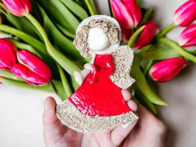 Liolinka z trąbką - czerwony -  15 x 10 cm figurka dekoracyjna gipsowa