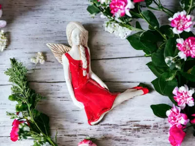 Aniołek Matilda - czerwony -  15 cm figurka dekoracyjna gipsowa